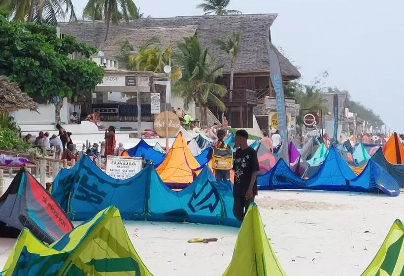 ホテル Holiday Time Bungalows Zanzibar