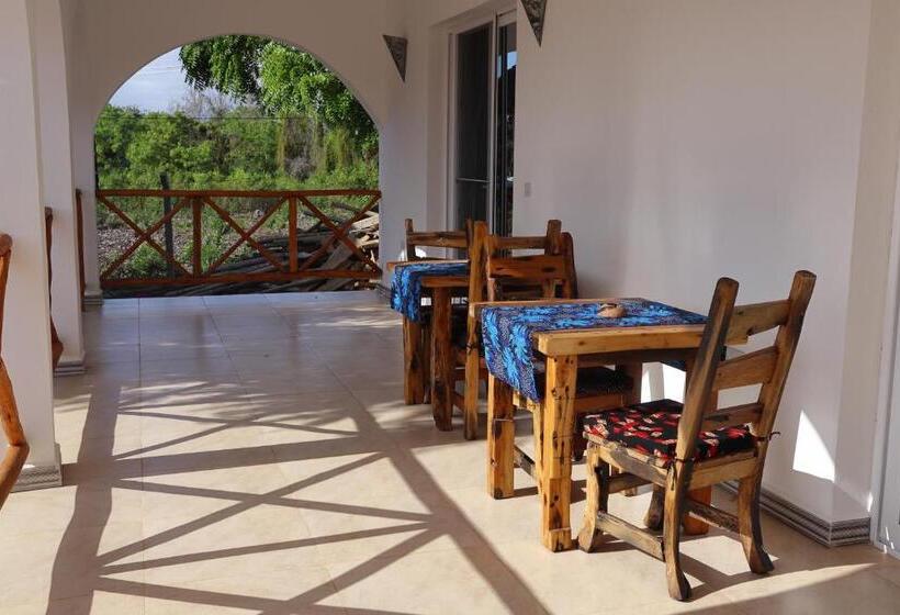 בית מלון כפרי Holiday Time Bungalows Zanzibar