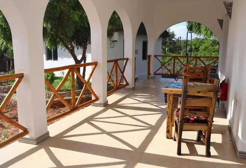 ホテル Holiday Time Bungalows Zanzibar