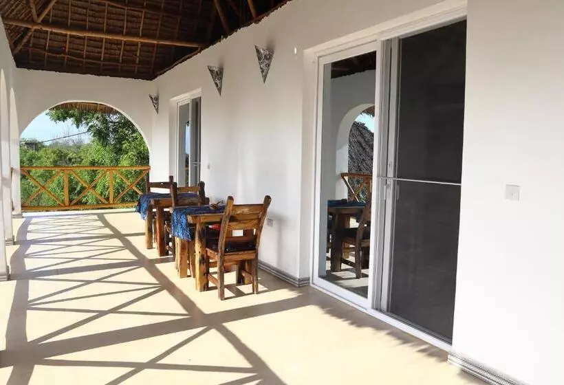 ホテル Holiday Time Bungalows Zanzibar