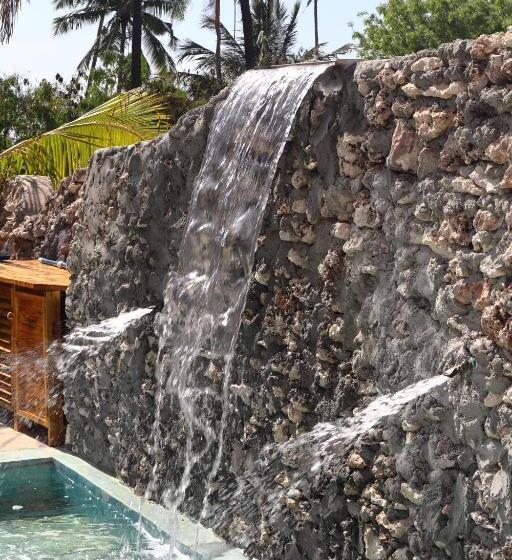 בית מלון כפרי Holiday Time Bungalows Zanzibar