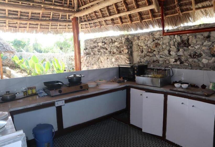 בית מלון כפרי Holiday Time Bungalows Zanzibar