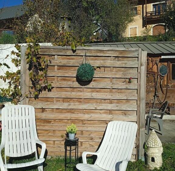 هتل Le Love Chalet Des Alpes