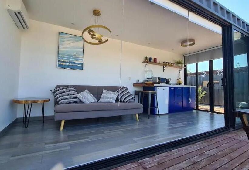 Otel Precioso Contenedor Con Alberca