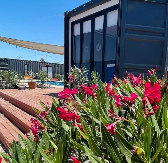 Otel Precioso Contenedor Con Alberca