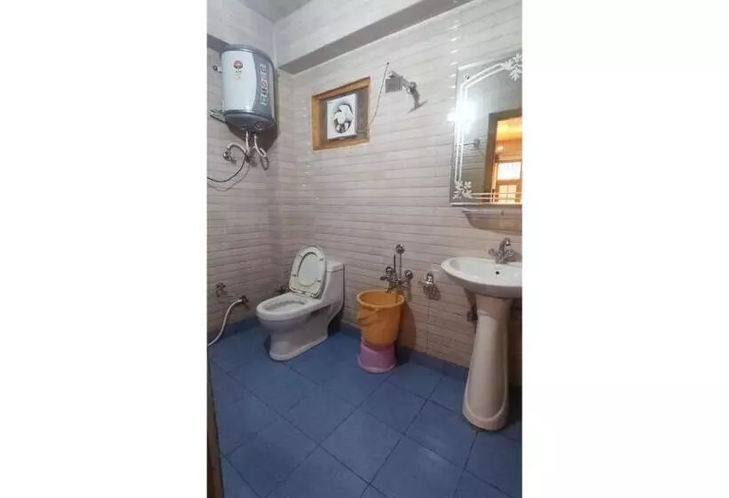 ホテル Rajendera Residency, Shimla