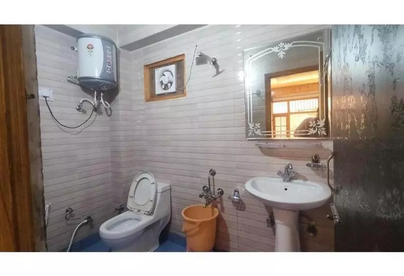 ホテル Rajendera Residency, Shimla