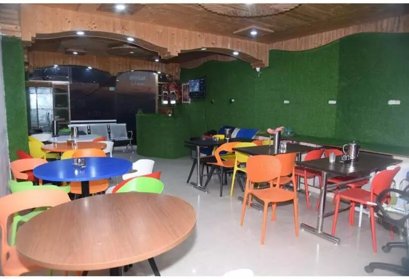 ホテル Rajendera Residency, Shimla