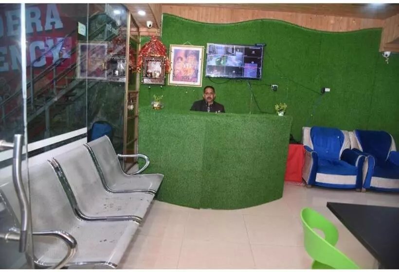 ホテル Rajendera Residency, Shimla