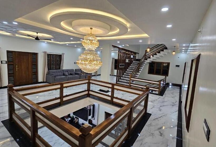 Отель Vrindavan Homestay Near Temple