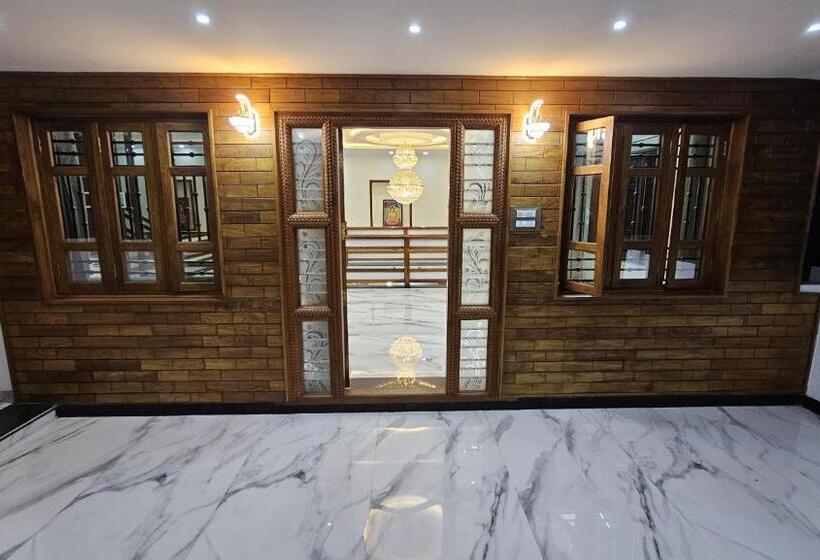 Отель Vrindavan Homestay Near Temple