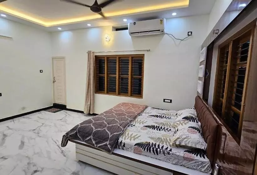 Hotelli Vrindavan Homestay Near Temple