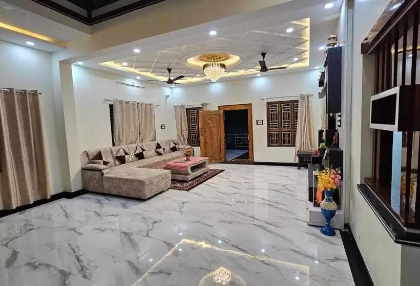 Hotelli Vrindavan Homestay Near Temple