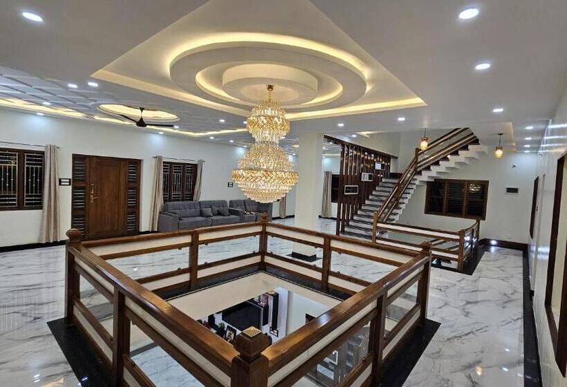 Отель Vrindavan Homestay Near Temple