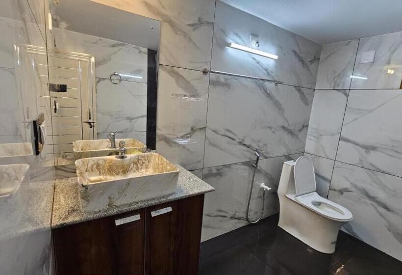 Отель Vrindavan Homestay Near Temple