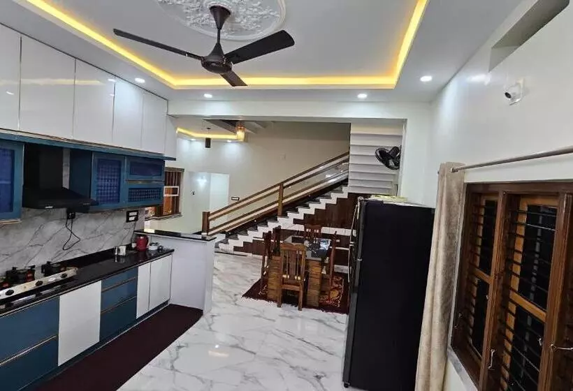 Hotelli Vrindavan Homestay Near Temple