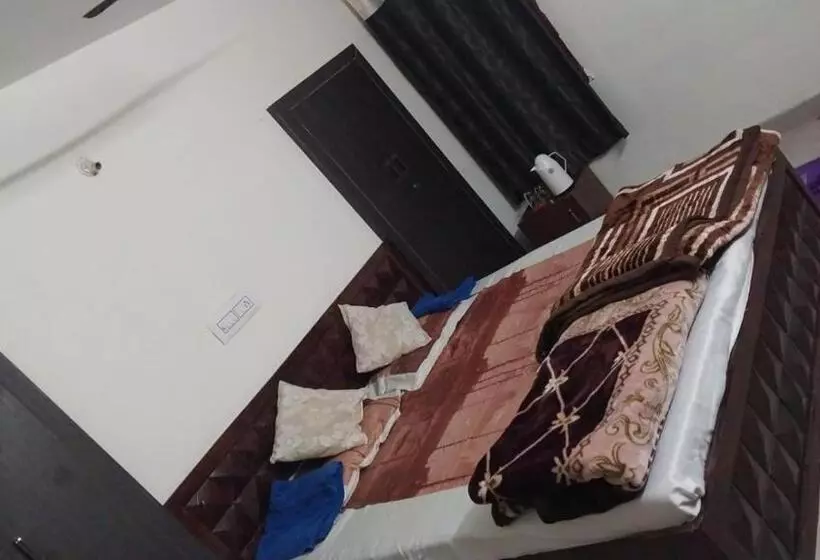 ペンション Dwarka Mai Guest House