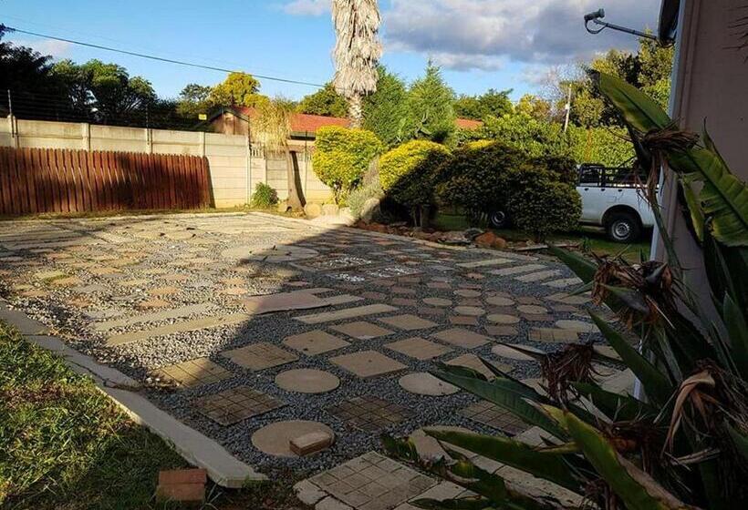 Пансион Emangweni Guest House