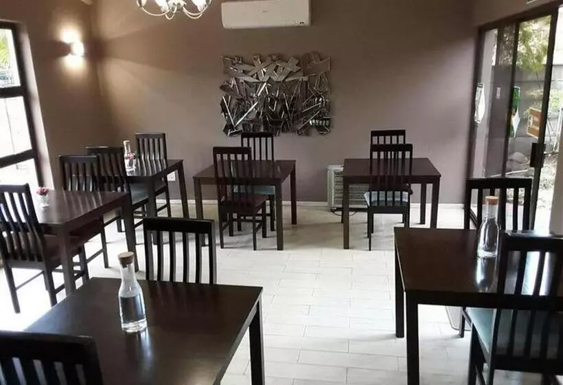 ペンション Emangweni Guest House
