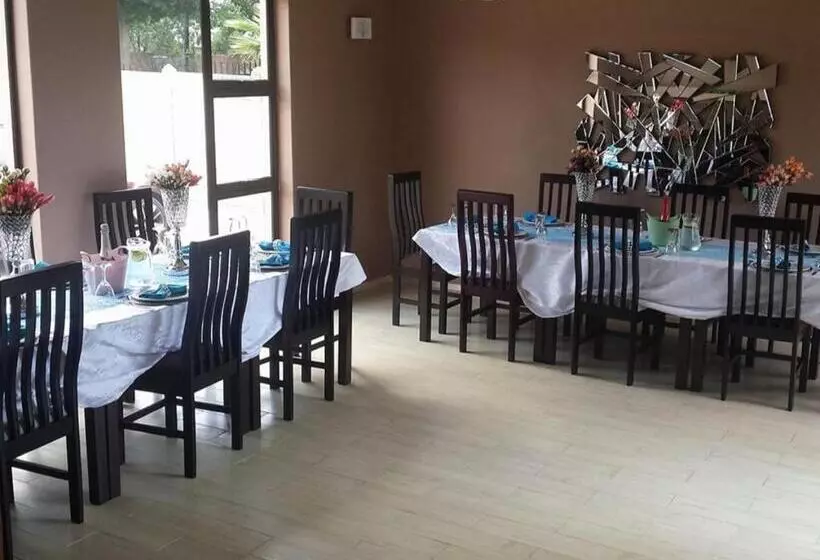 ペンション Emangweni Guest House