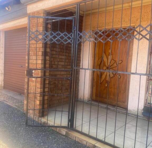 Pension Mokwena Lodge