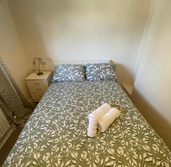 膳宿费 New Malden House