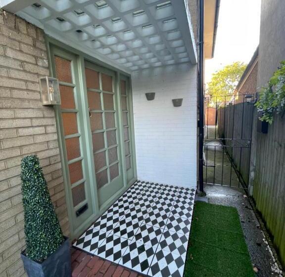 膳宿费 New Malden House