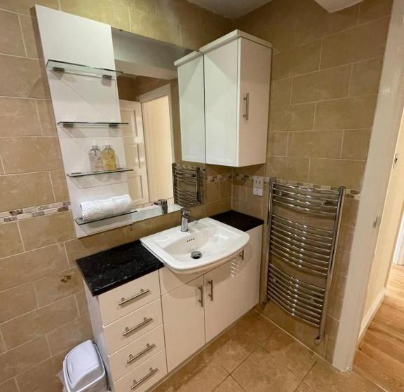 膳宿费 New Malden House