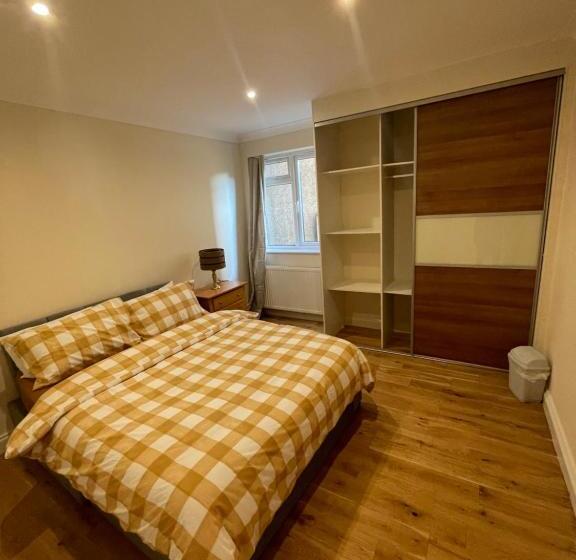 膳宿费 New Malden House