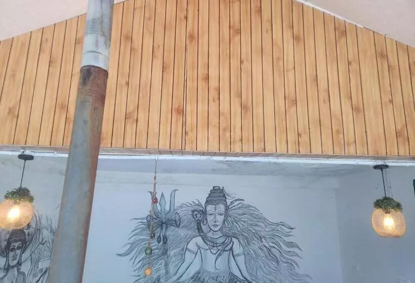 Retkeilymaja L Ashrum Cafe & Inn