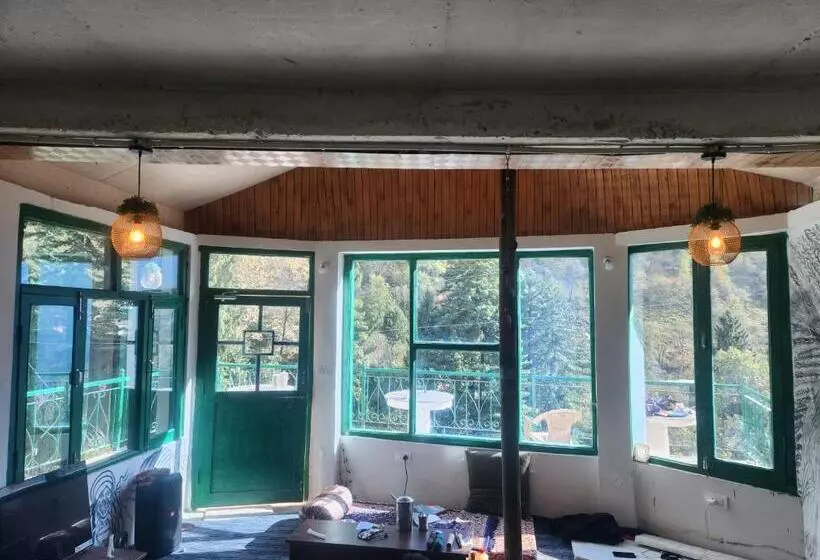 Retkeilymaja L Ashrum Cafe & Inn