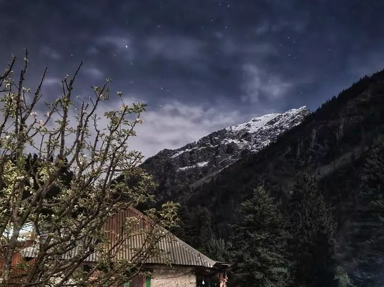 Retkeilymaja L Ashrum Cafe & Inn