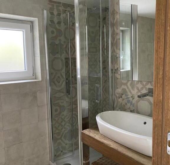 تختخواب و صبحانه Golden Rooms