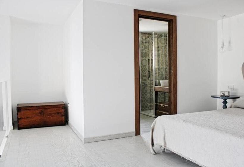 تختخواب و صبحانه Golden Rooms