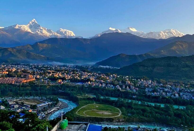 تختخواب و صبحانه Himalayan Home Pokhara Lamagaun 10 Minute From Lakeside By Car
