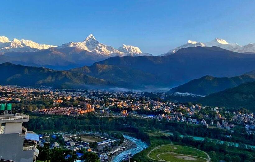 تختخواب و صبحانه Himalayan Home Pokhara Lamagaun 10 Minute From Lakeside By Car