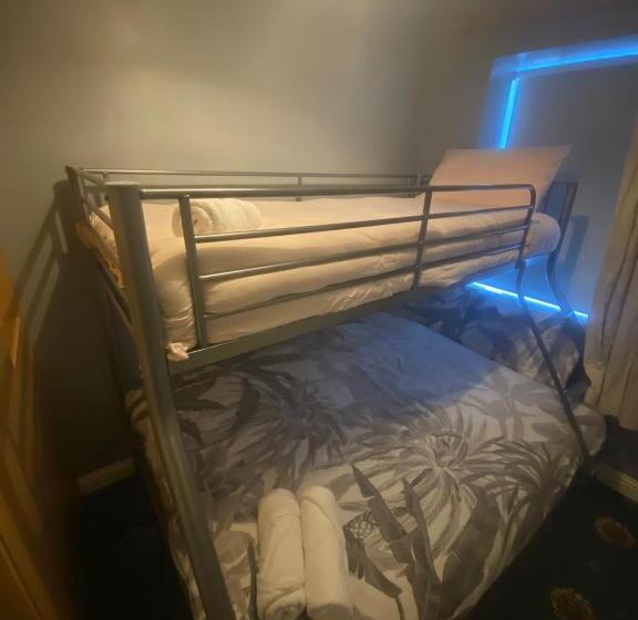 膳宿费 Dublin Airport, Dcu