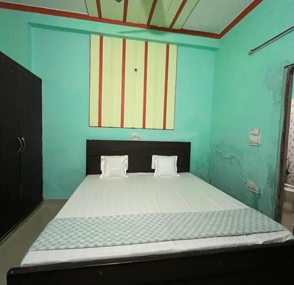 Pensió Radhika Residency