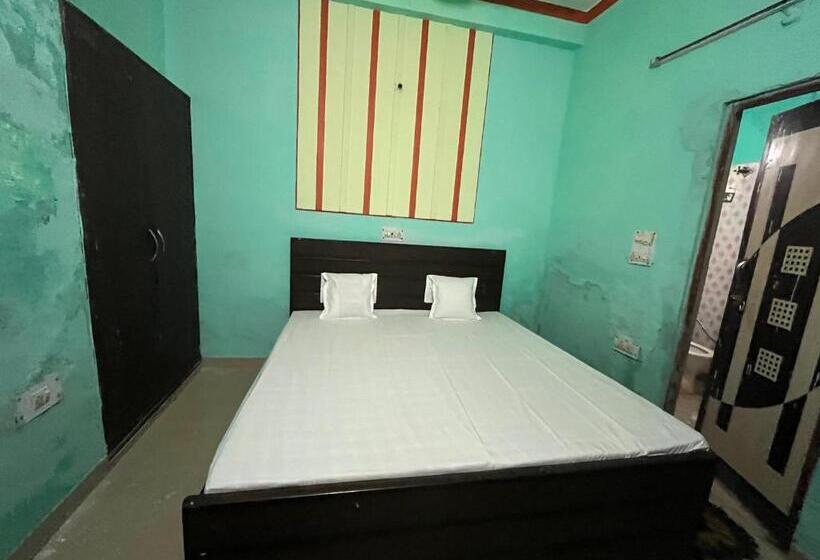 Pensió Radhika Residency