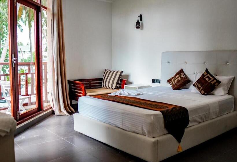 پانسیون Silver Oasis Maldives