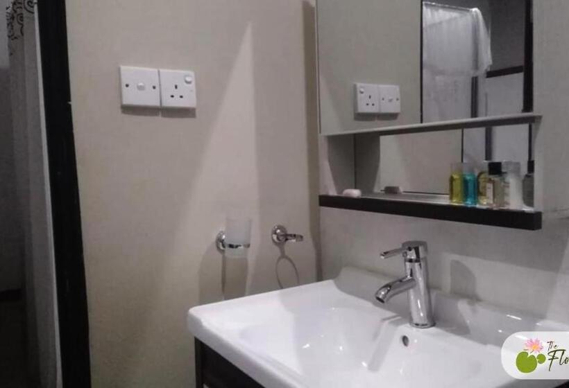 Пансион The Flower Villa