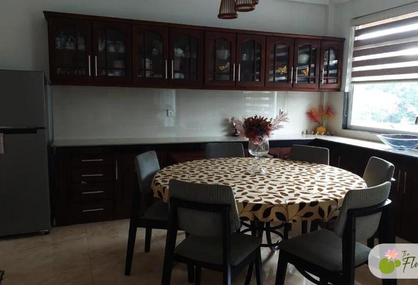 Пансион The Flower Villa