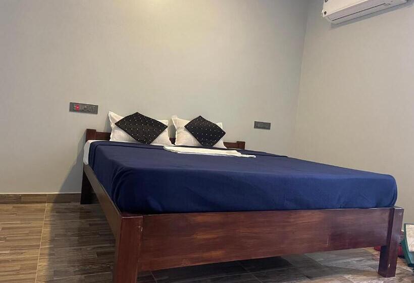 Selvas Eden Resort With River View Near Boat House