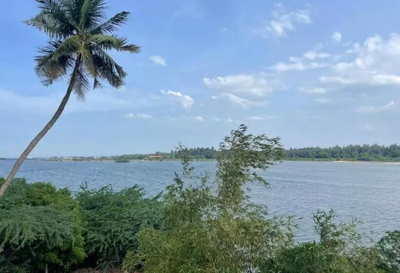 Selvas Eden Resort With River View Near Boat House