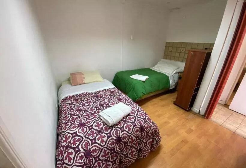 Aamiaismajoitus (B&B) Karol Hostal