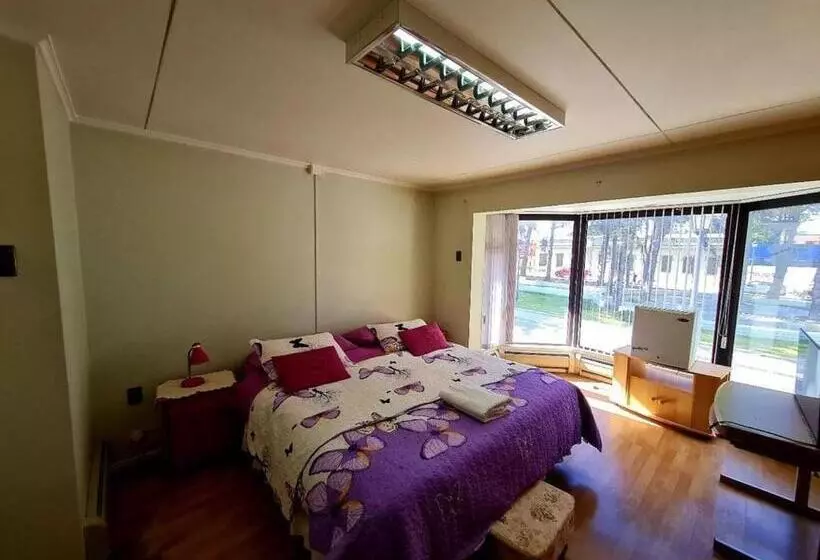 Aamiaismajoitus (B&B) Karol Hostal