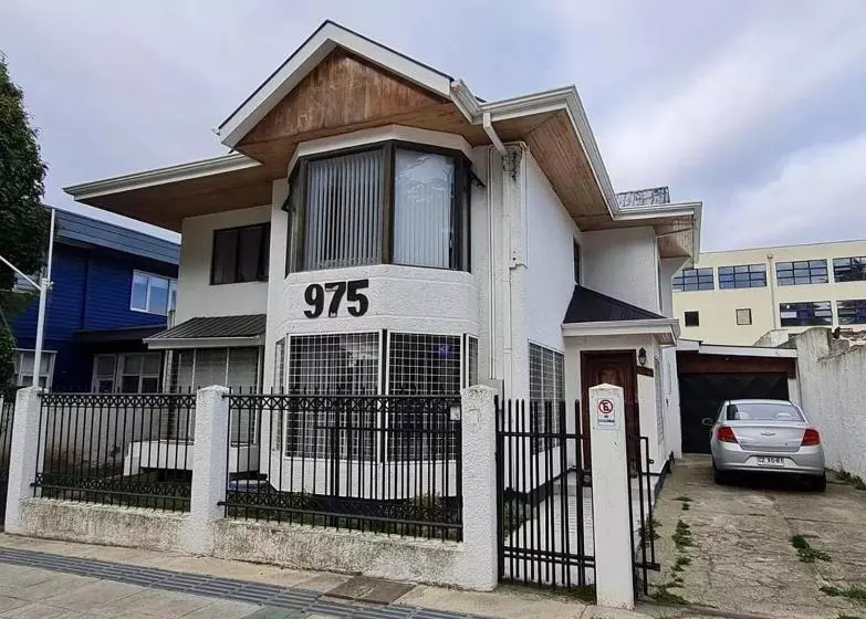 Aamiaismajoitus (B&B) Karol Hostal