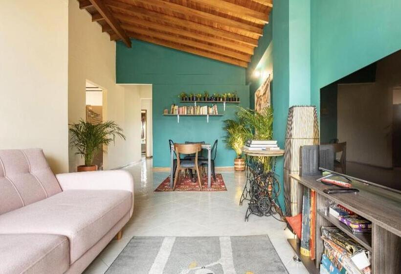 Bed & Breakfast Semidouble Room At Medellín S Best Location