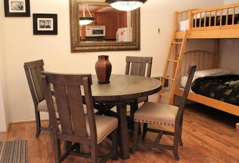 Cozy Ski Chalet Only 120 Yds To Lift! King Bed