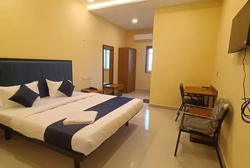 Fabhotel Mint Park   Nr Nmims College